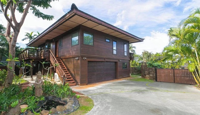 North Shore Oasis, Hot Tub, across street from beach. Inquire for dates/prices.