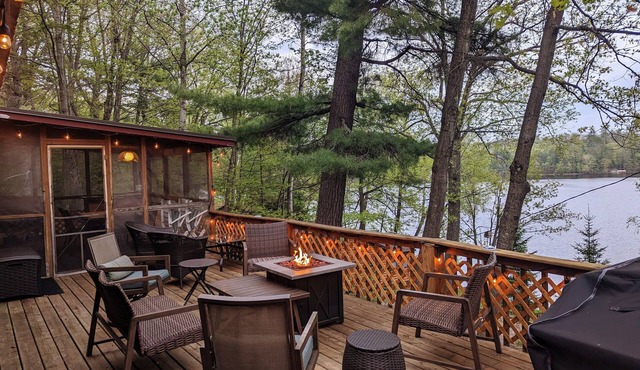Northwoods Nirvana! Cozy Winter Cabin on Catfish Lake