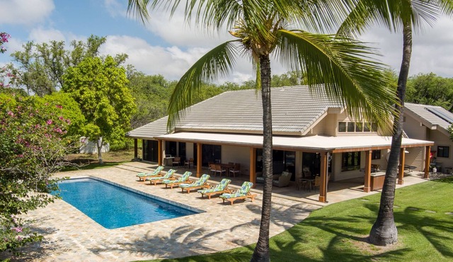 Oceanview Estate w/ Pool/Spa, Tennis Court, Fitness Pavilion & AC: Olomana Hale