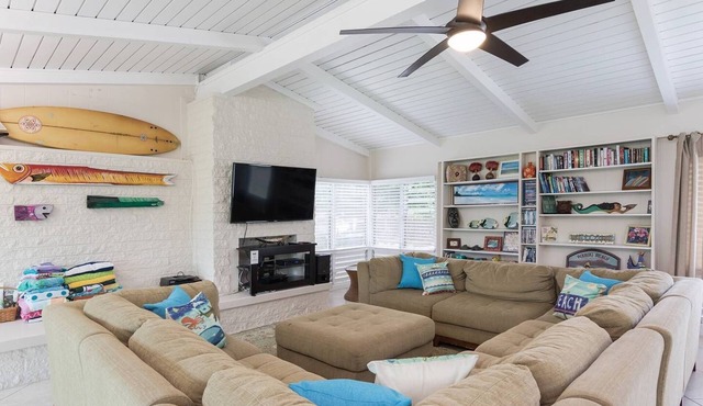 Ohana Beach House - 5 Bedrooms - Steps Away from Kailua Beach