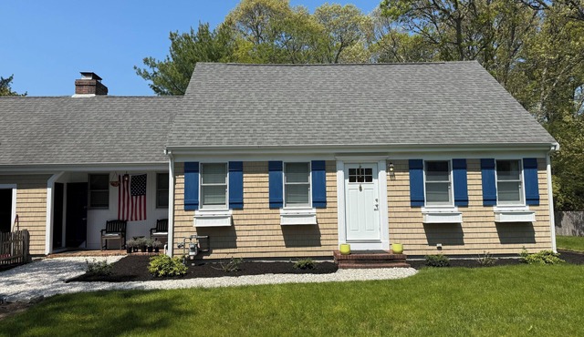 Osterville Retreat, Hot Tub, Beach Pass, 6 min from beach, 3 BR