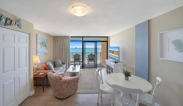 Perfect 1-bedroom ocean front condo in charming North Myrtle Beach sleeps 6