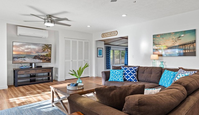 Perfect Family Beach House. Walk out gate to Amazing Beach.
