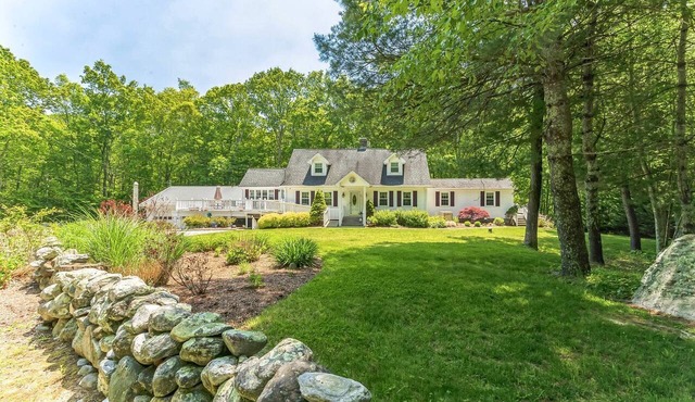 Pet-Friendly 1BR Cottage Retreat Near Downtown Mystic, Connecticut