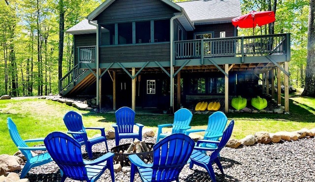 Pet-Friendly Lakeside Cabin Ideal for a Family Getaway in Wisconsin