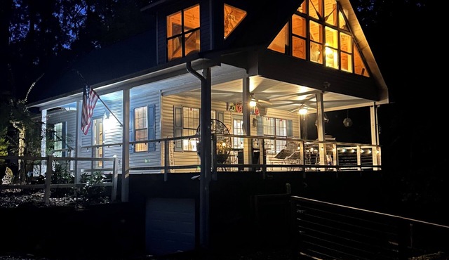 Pickwick Lake House overlooking Safe Harbor Aqua Yacht Marina Sleeps 10+