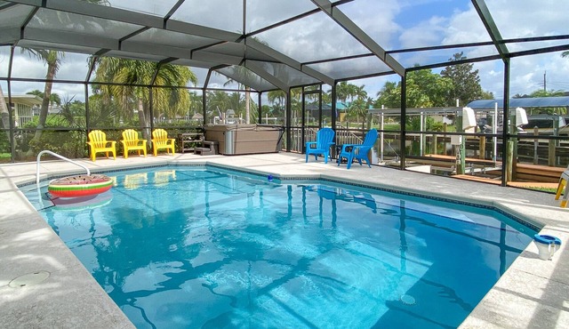 Pool heated-hot tub-boat lift, sleeps 9 Yacht Club, direct gulf/river access