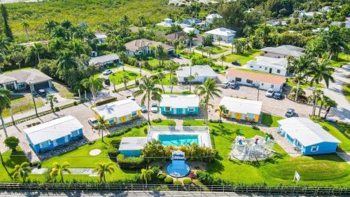 Poolfront Cottage Near Beach with Full Kitchen!