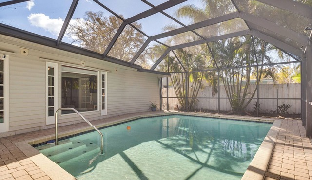 Poolside Oasis! Family Escape in Safety Harbor