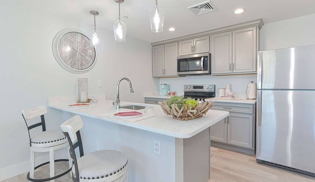 Premier Ocean View Corner Condo (800SF)