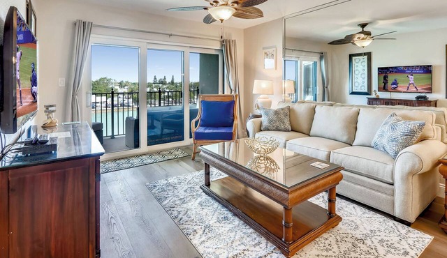 Premier Top Floor Condo with Bay View - - Pool, Hot Tub - Land's End 4-405