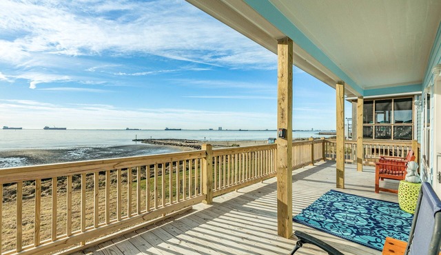 Prime | Beachfront | Large Deck | Pet-Friendly