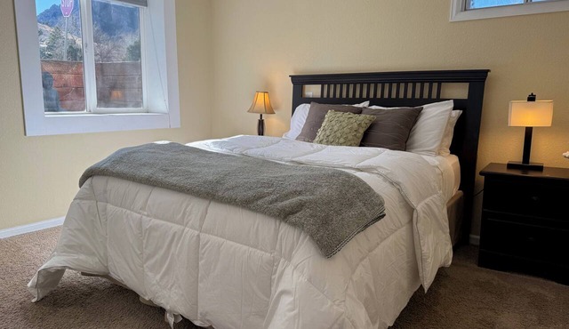 Private 2-Bedroom Garden Level Suite in Boulder Home, Great Views & Trail Access