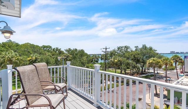 ⭐Private 3BR Home-Bay Views-2 Private Balconies-Hippie Haven⭐