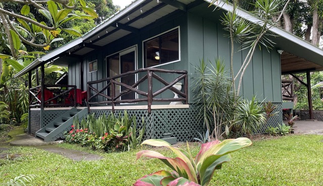 Private cottage above Kona surrounded by coffee farms.