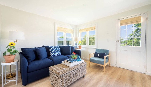 Private One-Bedroom Cottage