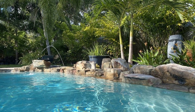 "Private Pool Oasis 3-Min Walk to Crystal Beach Tropical Escape"