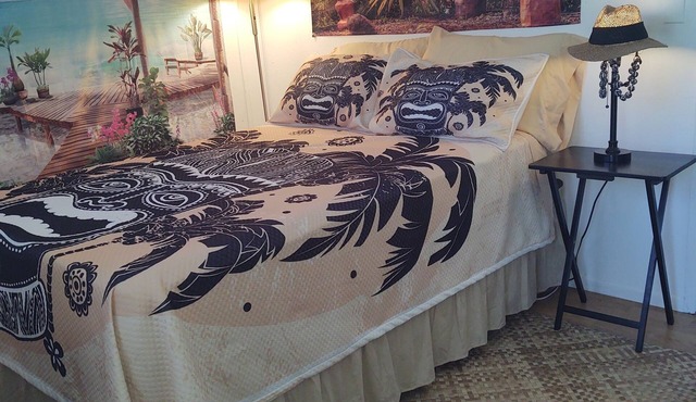 "Puna Tiki" is a Bedroom w/small bath, mini fridge & microwave