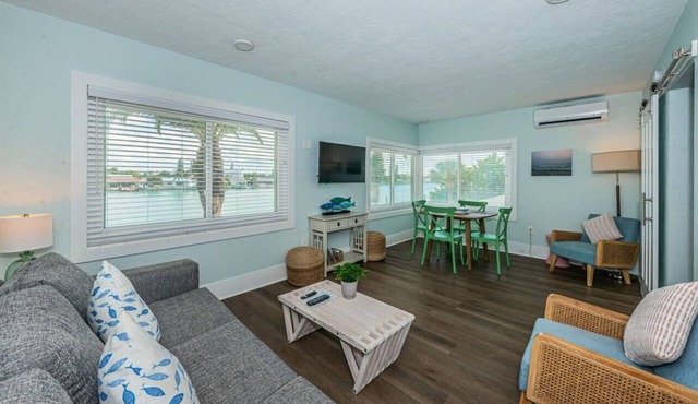 Quaint 1- bedroom suite, View of the Water