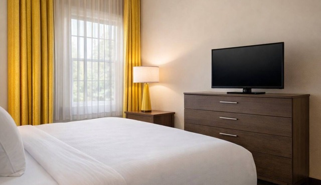 Queen Bed Studio | Relax to the nearby Beaches
