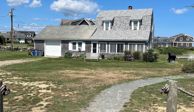 Quonochontaug, Charlestown, Rhode Island, Oceanfront home sleeps 6