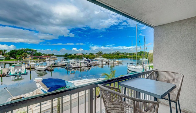 RAMADA SARASOTA CONDO HOTEL#407 Waterfront Balcony, King Bed, Pool, Kitchenette