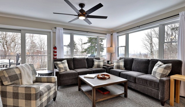Relax at Bear Run: A spacious 5-bedroom retreat in Killington, VT, perfect for up to 12 guests