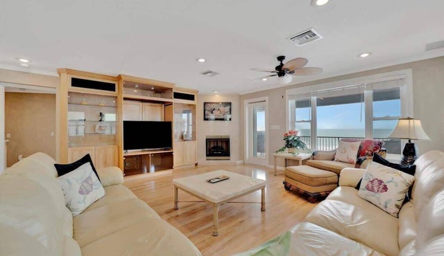 Relax on the Beach! Private Balcony Oceanview