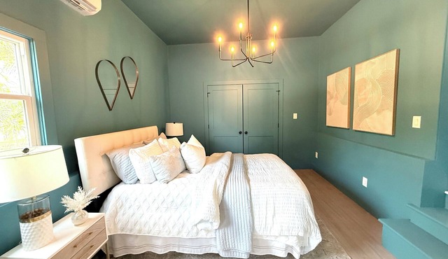Relaxed Coastal Retreat 10 Minutes to Madeira Beach