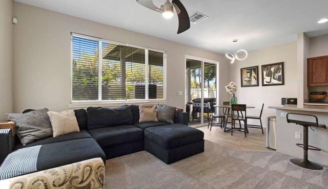Relaxed Island Living- WD, AC, Backyard, Workspace