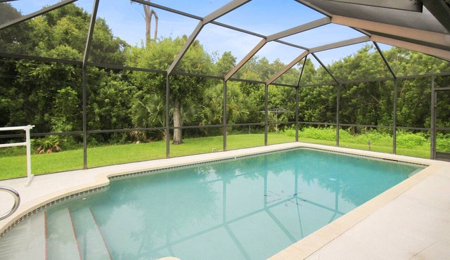 Relaxing 2BR - Pool home close to attractions - Charlotte's Dream