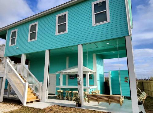 Relaxing Crystal Beach Bayside Cabin with Fenced Yard Bolivar Peninsula Texas
