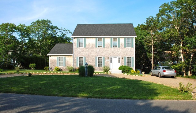 Renovated colonial in private Island Grove community