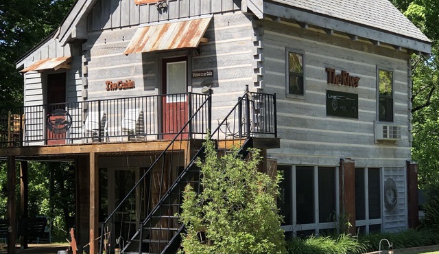 River Front Relaxing Log Cabin Unwind-Refresh-Enjoy - Great View!