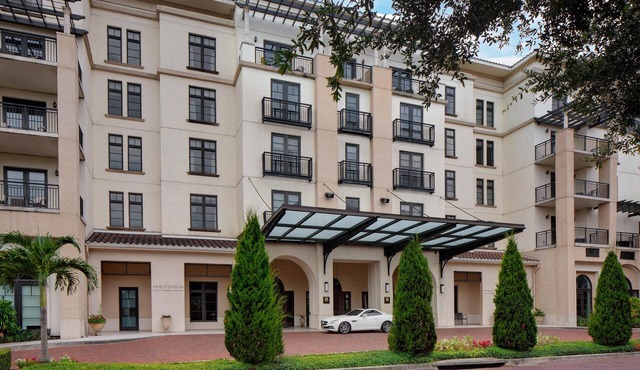 Rooftop Pool, Close to Parks & Rollins College - Award Winning Accommodations