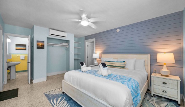 Room 5 · Courtyard Poolside Suite, Beach Adjacent