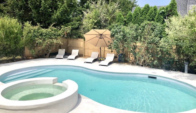 Rustic cozy home near downtown Nantucket with heated private pool & hot tub