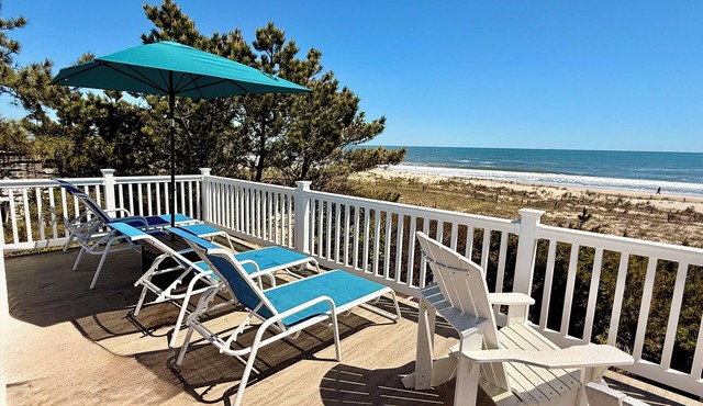 Salty Paws Beach Cottage - Just Steps From the Shoreline!