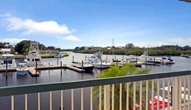 SARASOTA Waterfront hotel Room KING BED # 215 ON SARA BAY 7150 N Tamiami Trail
