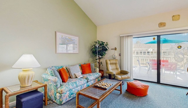 Sea Colony villa with deck, AC, multiple pools, hot tubs, gym, & sports courts