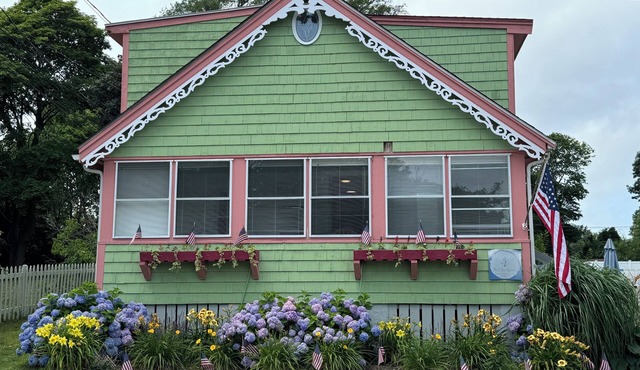 SeaGlass Walk to Beach, Firepit, Ext Shower, Pets
