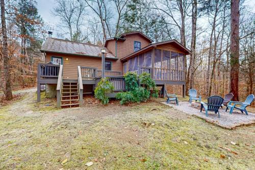 Serene Cabin Sleeps 6 Fire Pit Porch Hot Tub