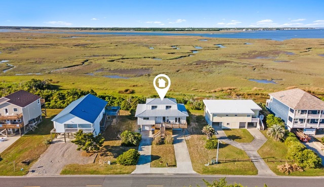 Serenity Now: Spacious 4BR Beach House in Caswell Beach, Oak Island