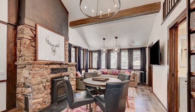 Shale Vibrant & Chic Mod Stylish Creekside Cabin