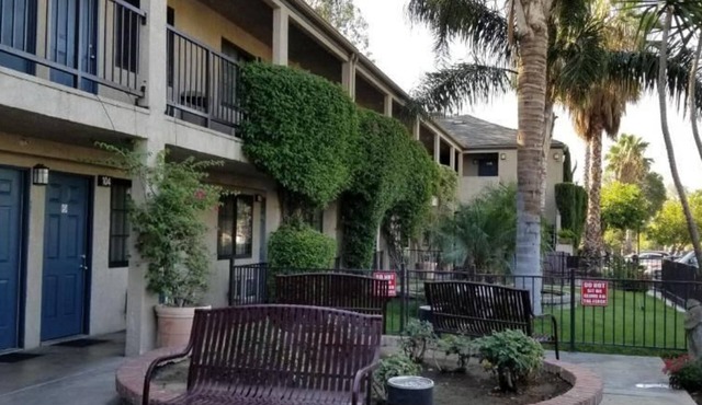 Sierra Crossing Motel