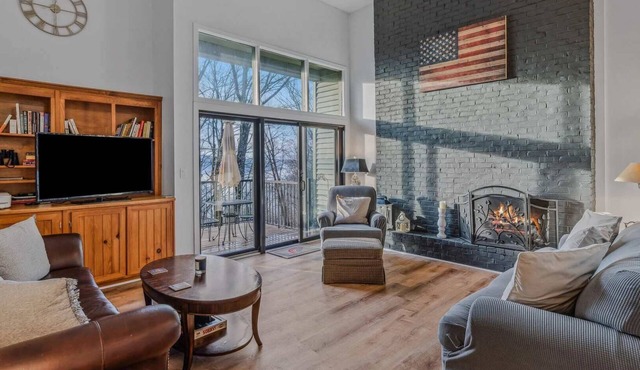 Ski-In/Ski-Out Condo with Private Deck, Kingswood