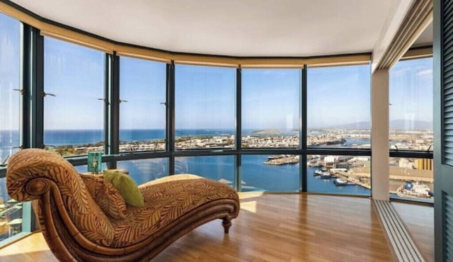 SkyNest : Queen's Gambit Penthouse at 66 Queen St