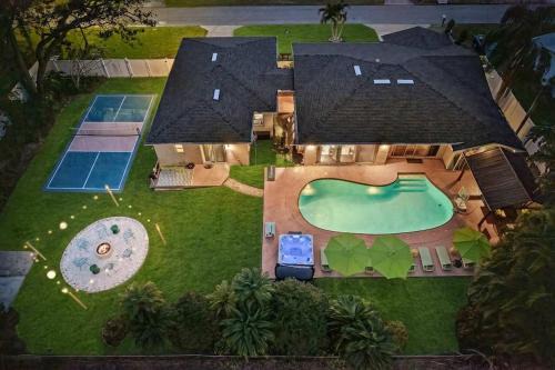 Sleeps 12 Heated Pool Pickleball Hot Tub Fire Pit