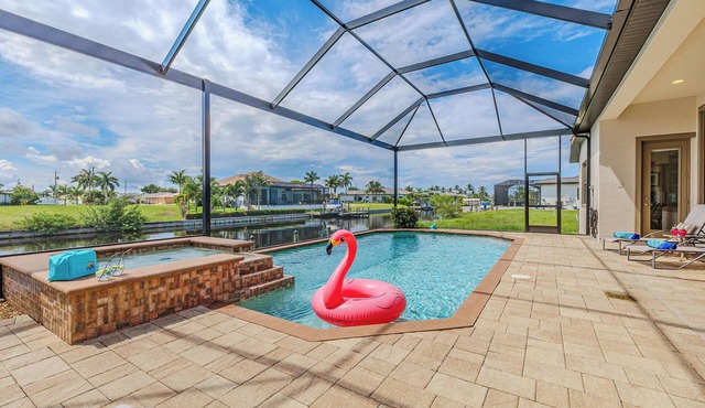 Sleeps 8 - Heated pool - Hot tub - Gulf Access - Kayaks