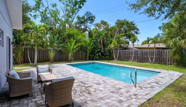 Sleeps 8 Private Pool Dog Friendly Balcony